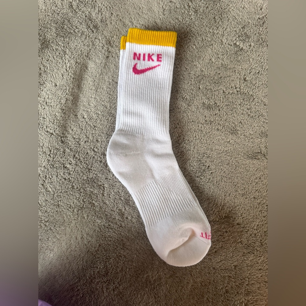 Nike women’s dry- fit Crew Socks